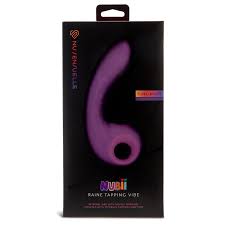 Nu-Senselle Raine tapping vibe